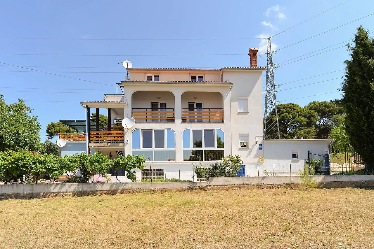 Apartments Dino 1355 Πούλα