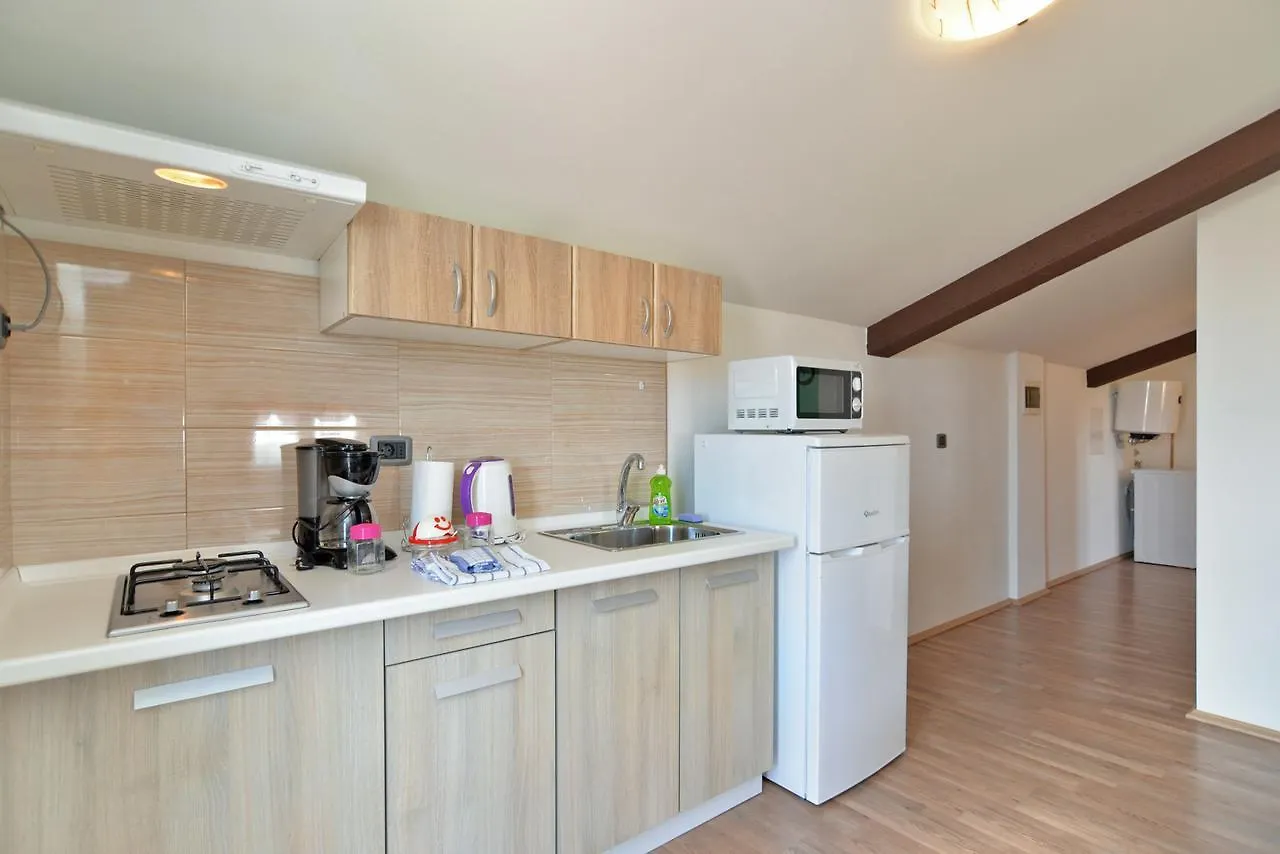 Apartments Dino 1355 Πούλα