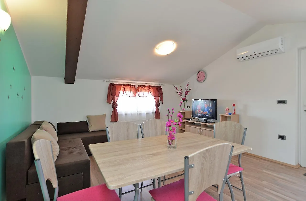 Apartments Dino 1355 Πούλα