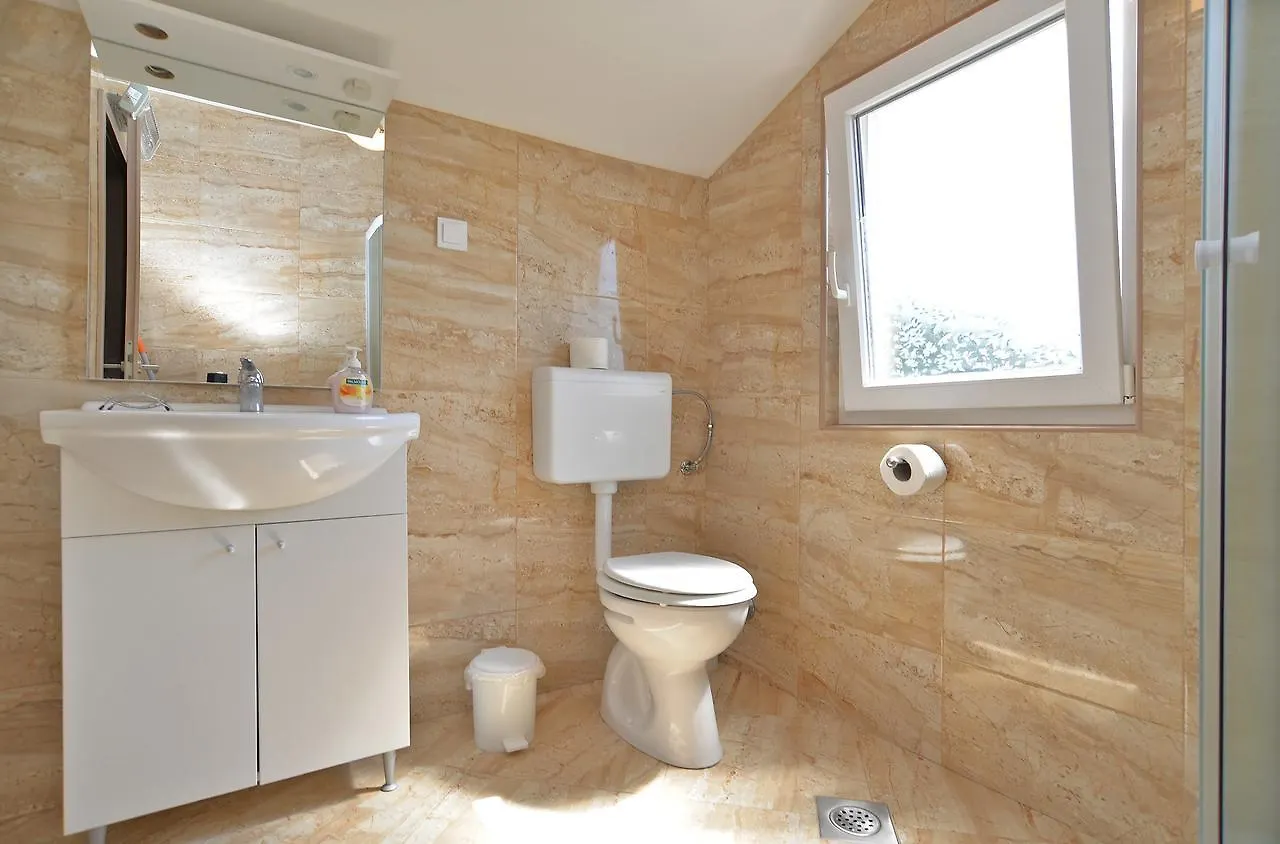 Apartments Dino 1355 Πούλα