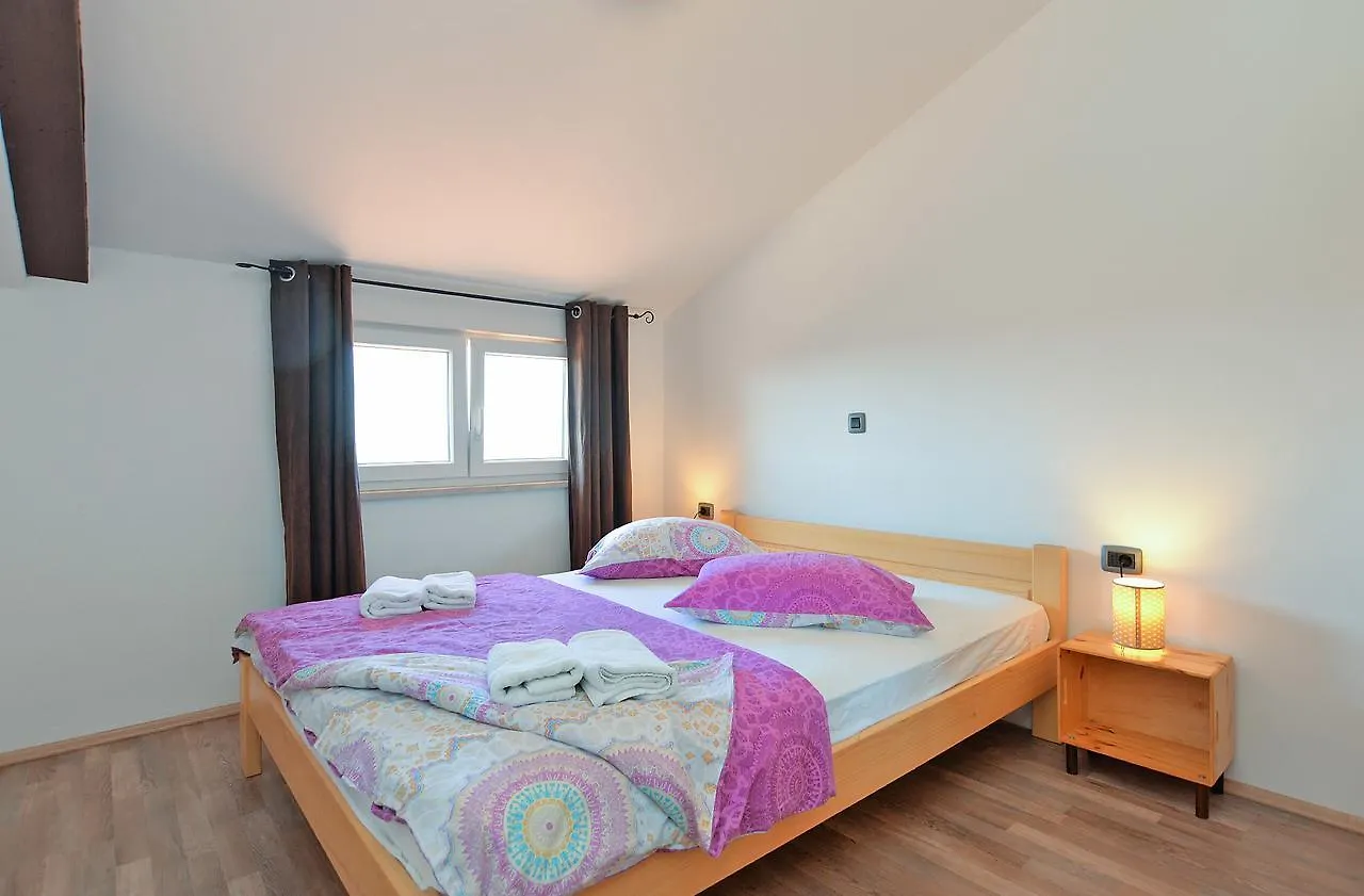 Apartments Dino 1355 Πούλα 0*,