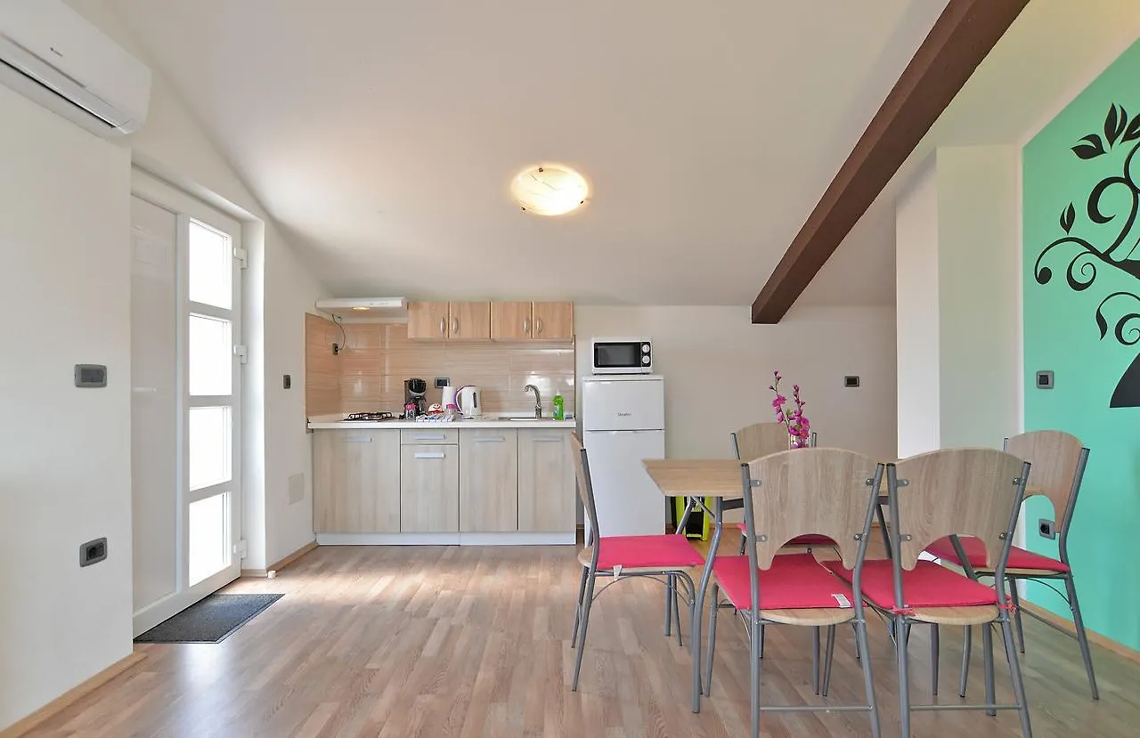 Apartments Dino 1355 Πούλα