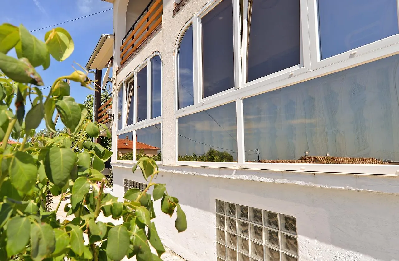 Apartments Dino 1355 Πούλα