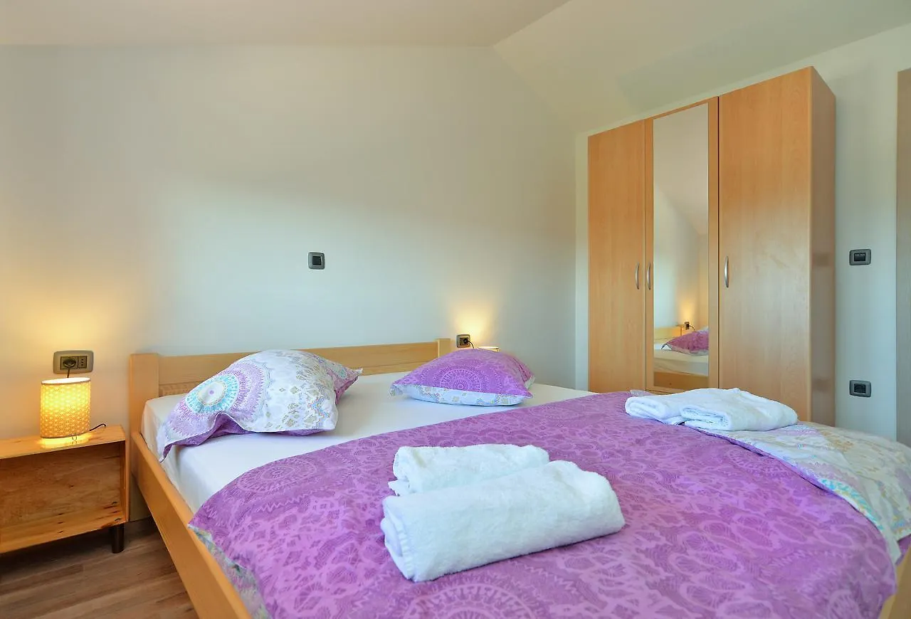 Apartments Dino 1355 Πούλα