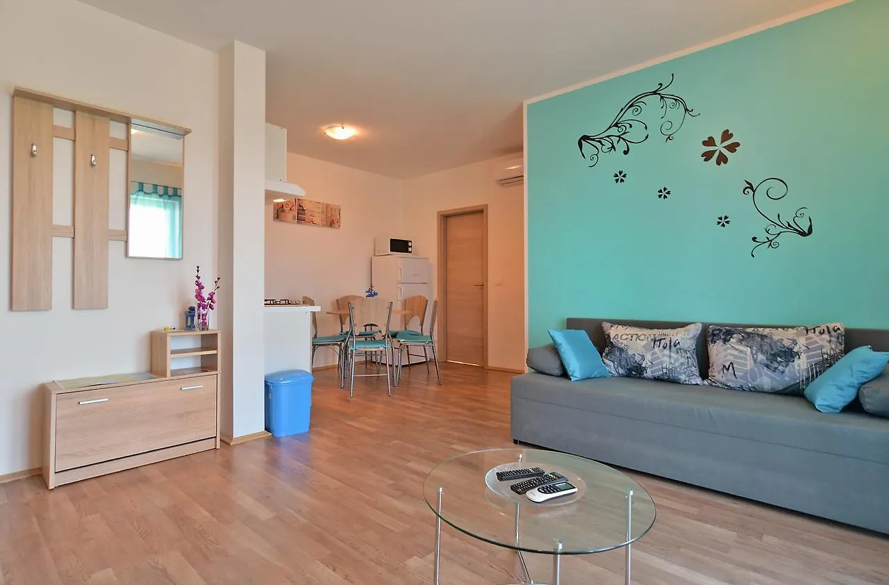 Apartments Dino 1355 Πούλα