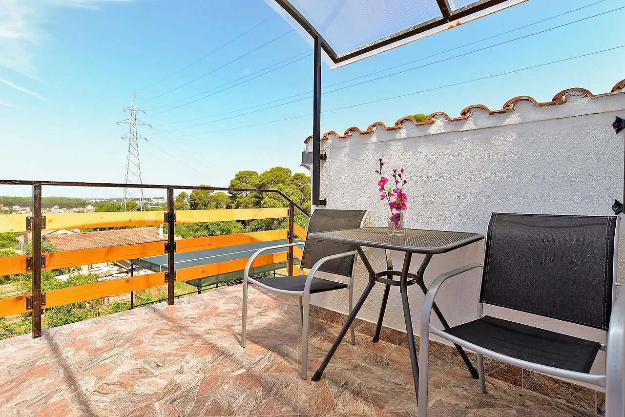Apartments Dino 1355 Πούλα