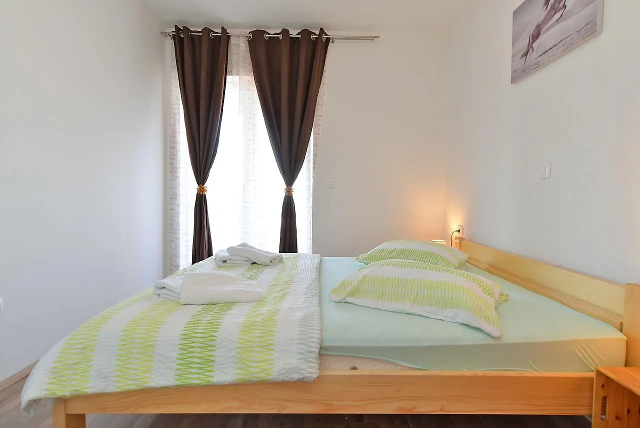 Apartments Dino 1355 Πούλα
