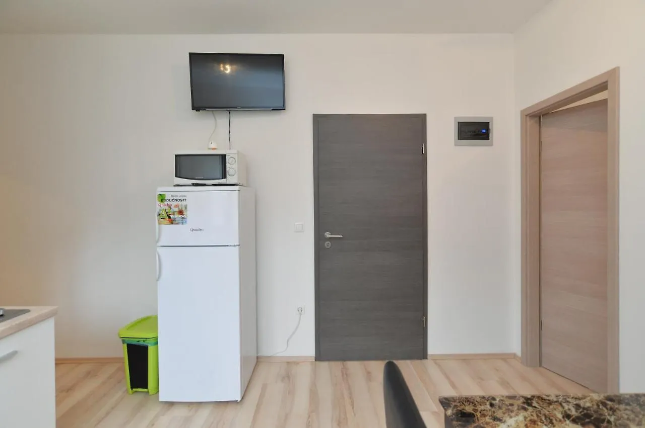Apartments Dino 1355 Πούλα