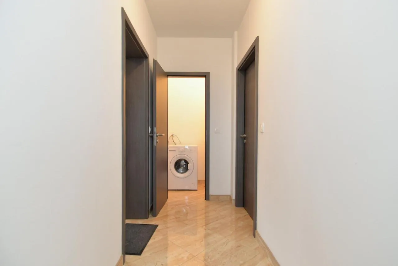 Apartments Dino 1355 Πούλα