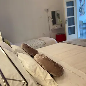 Sara , Traù Croazia
