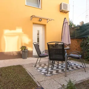 Moet With Garden Appartamento