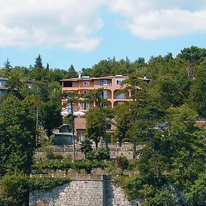 With Private Parking And Breakfast,seaview , Volosko Croazia